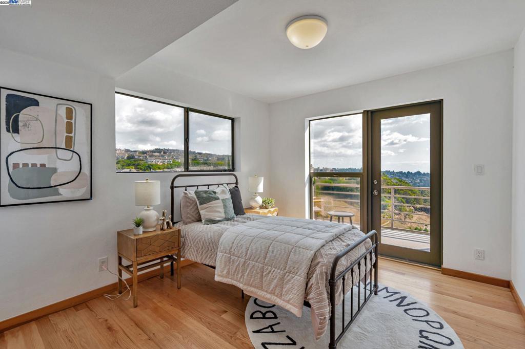 CLAREMONT HILLS - Residential