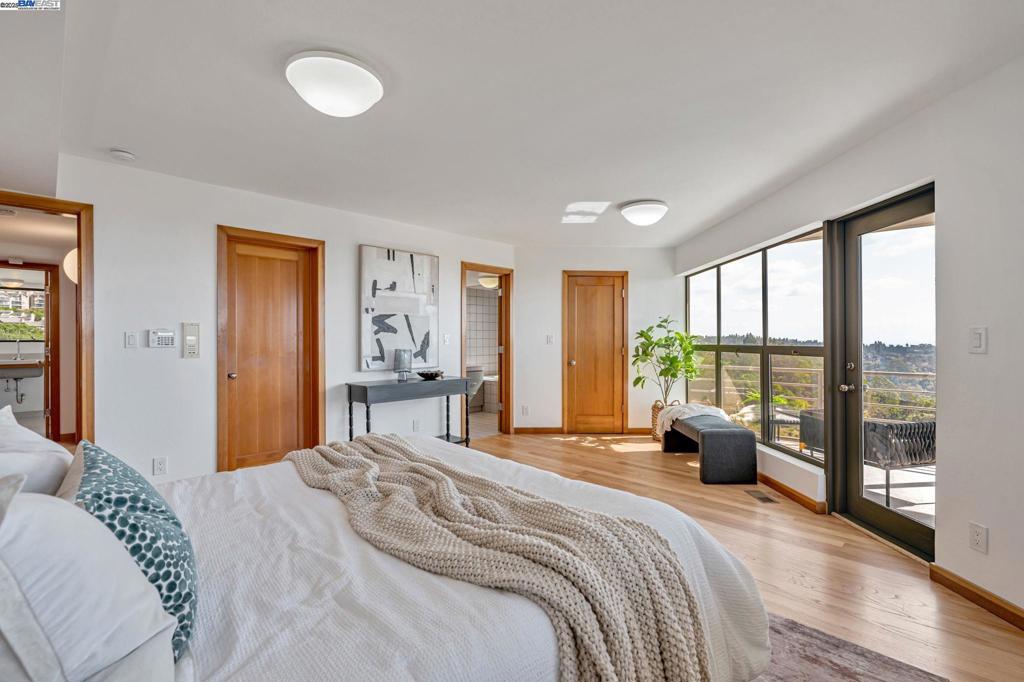 CLAREMONT HILLS - Residential
