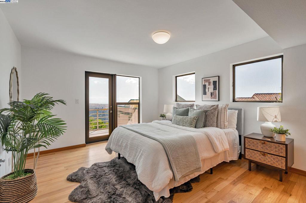 CLAREMONT HILLS - Residential