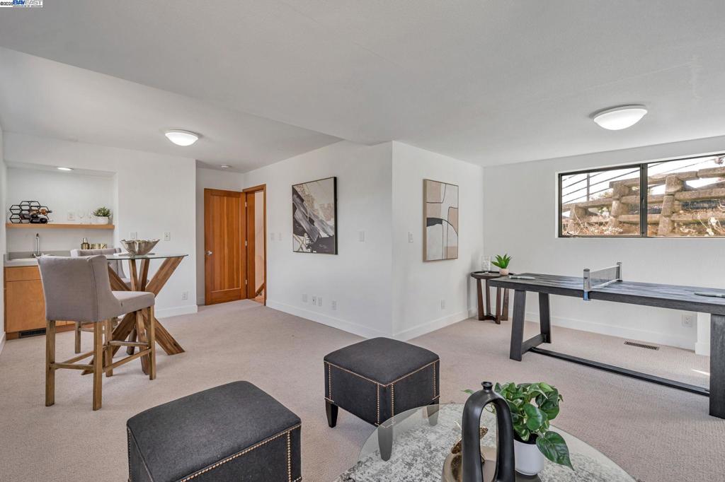 CLAREMONT HILLS - Residential