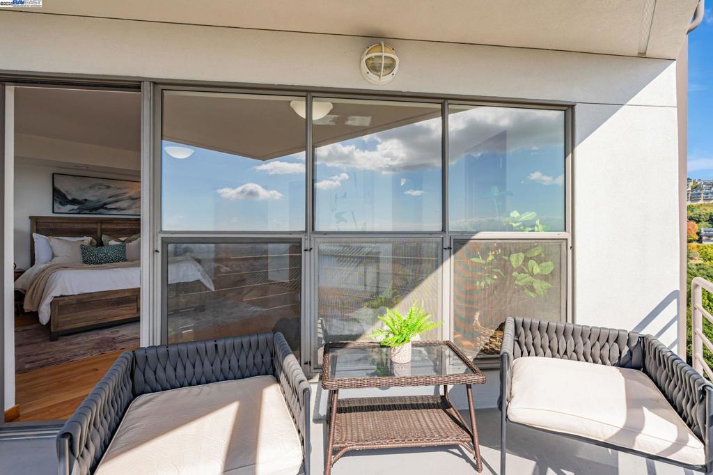 CLAREMONT HILLS - Residential