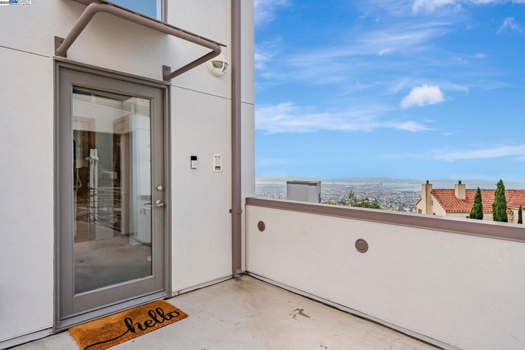 CLAREMONT HILLS - Residential