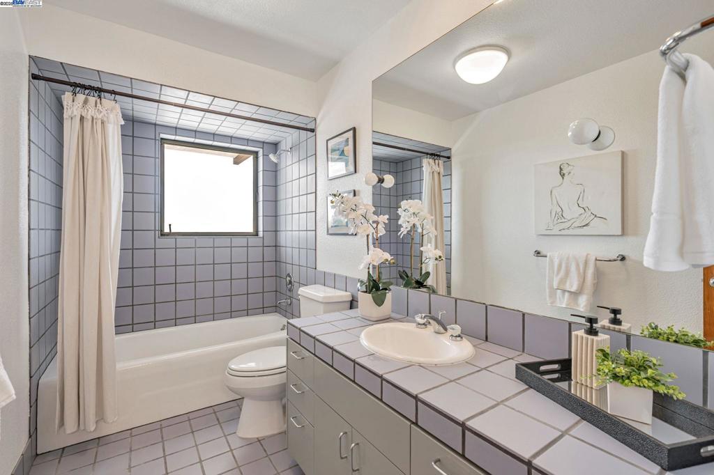 CLAREMONT HILLS - Residential
