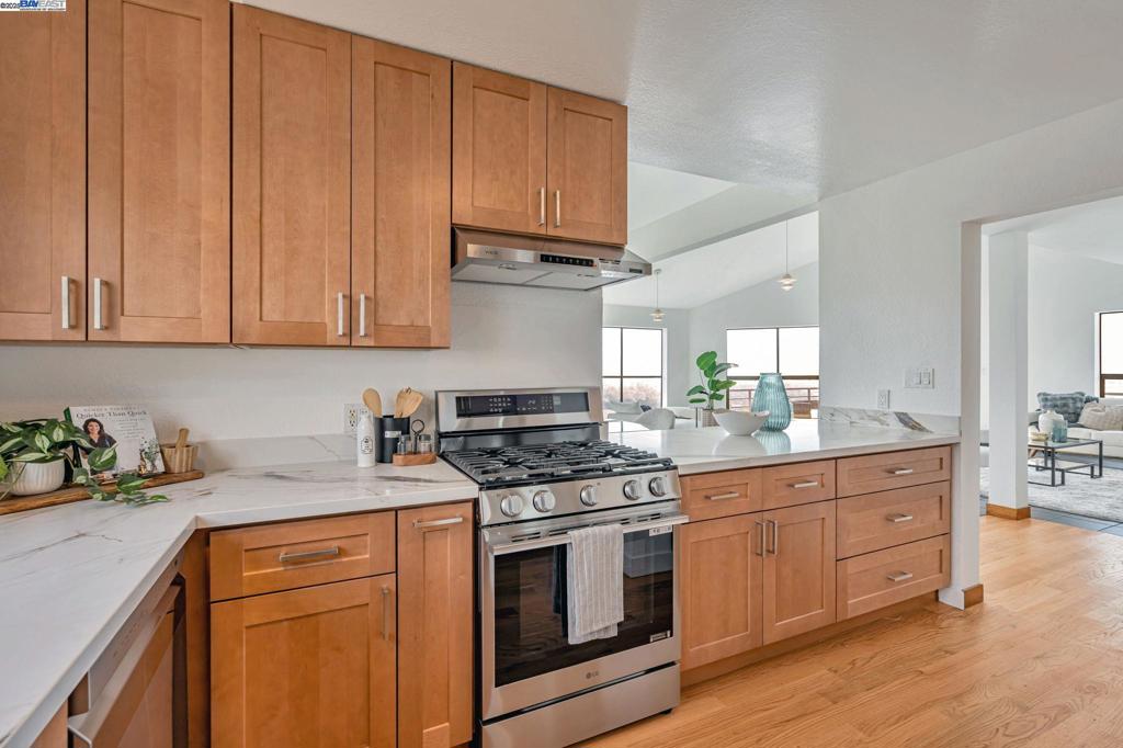 CLAREMONT HILLS - Residential