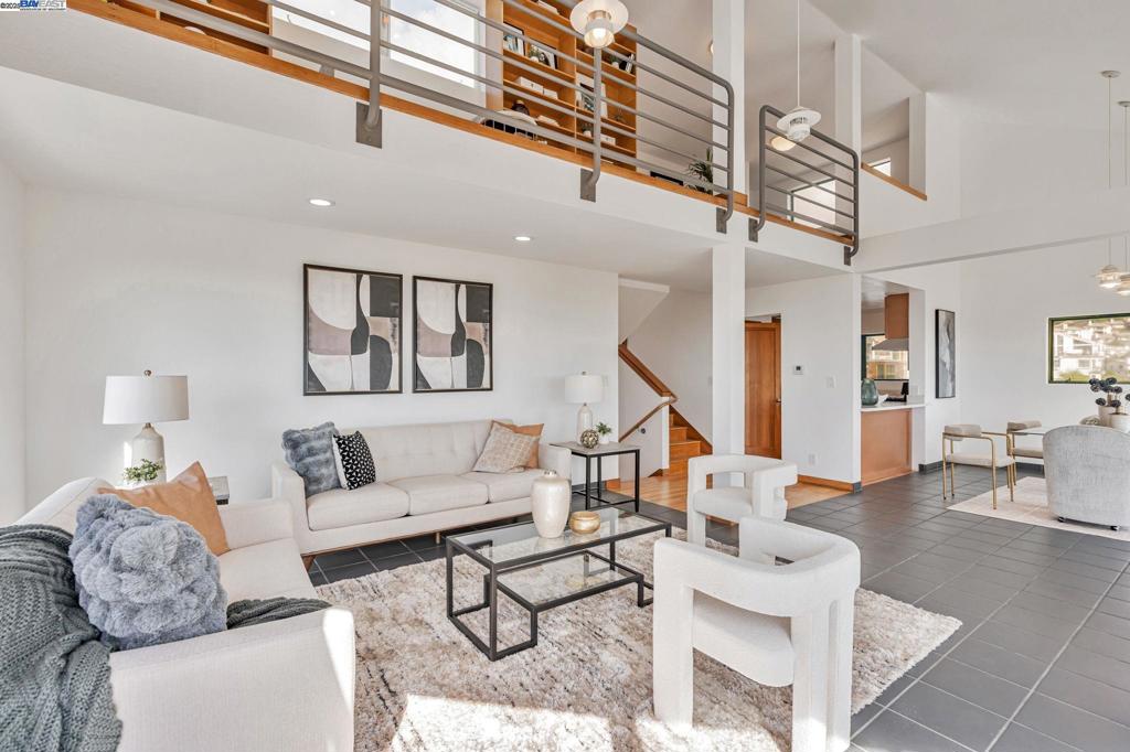 CLAREMONT HILLS - Residential
