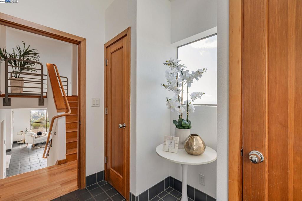 CLAREMONT HILLS - Residential
