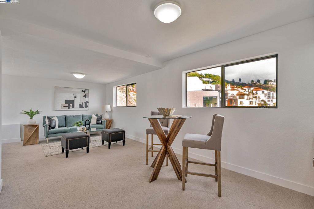 CLAREMONT HILLS - Residential