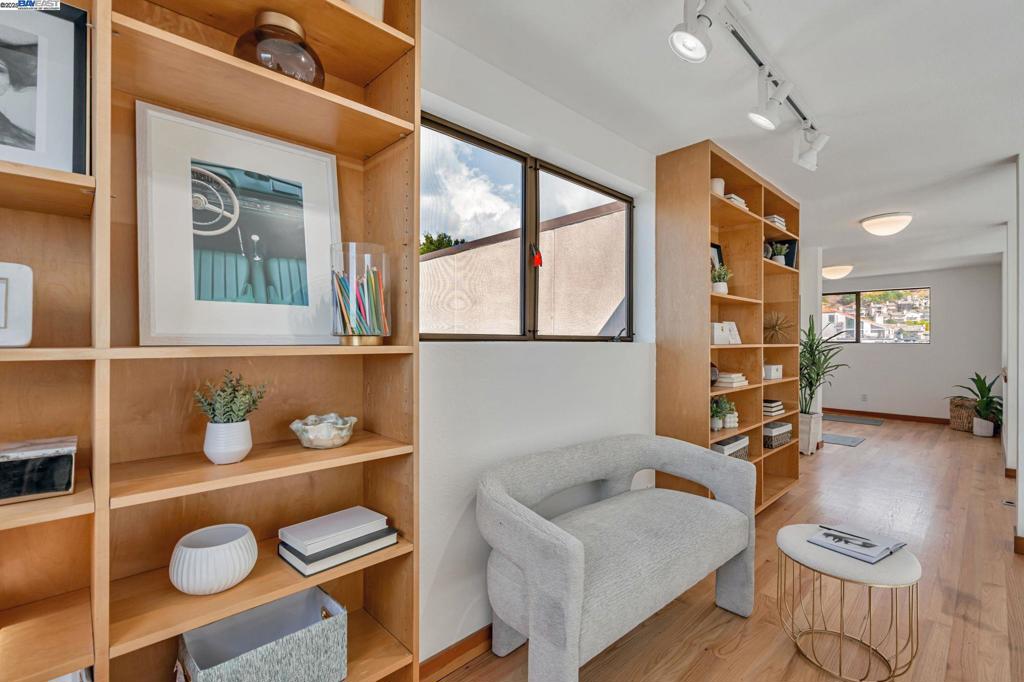 CLAREMONT HILLS - Residential