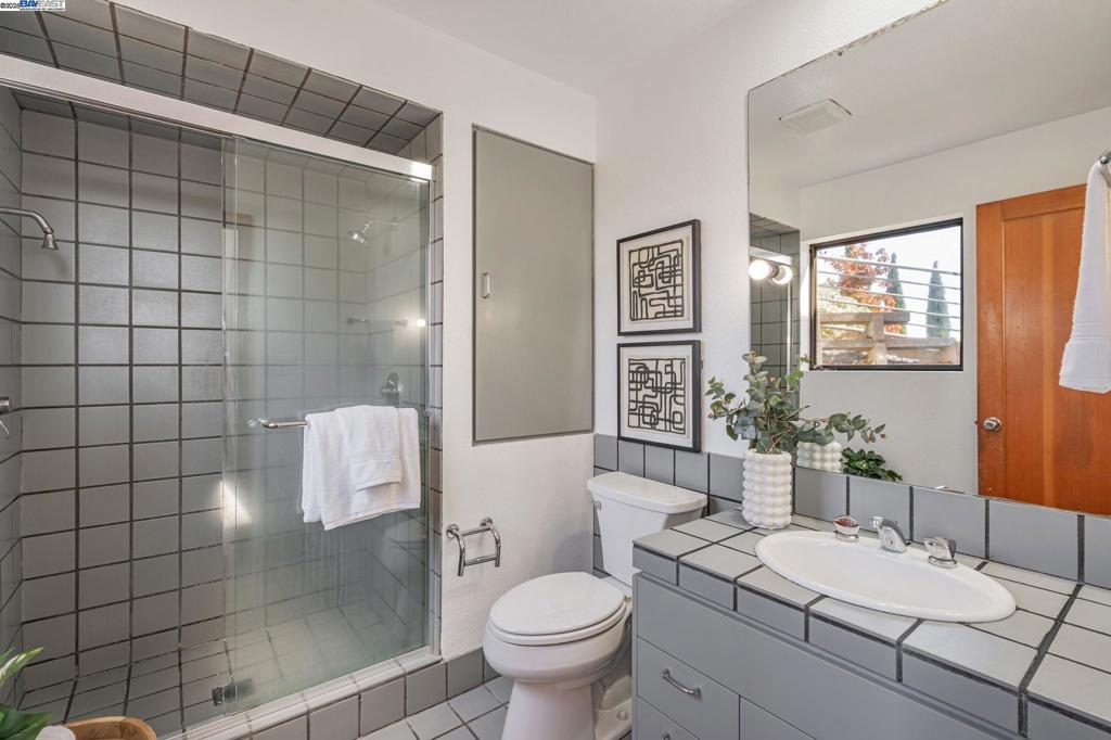 CLAREMONT HILLS - Residential