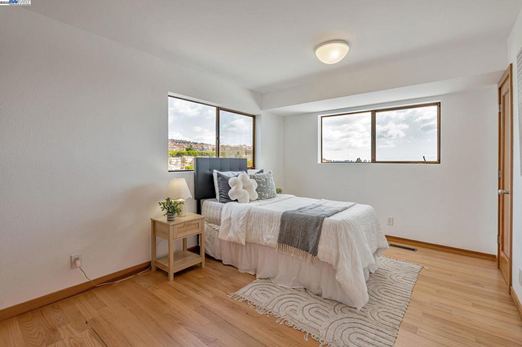CLAREMONT HILLS - Residential
