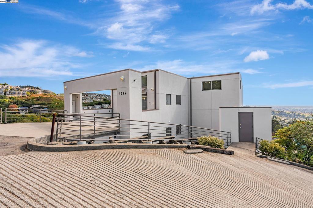 CLAREMONT HILLS - Residential