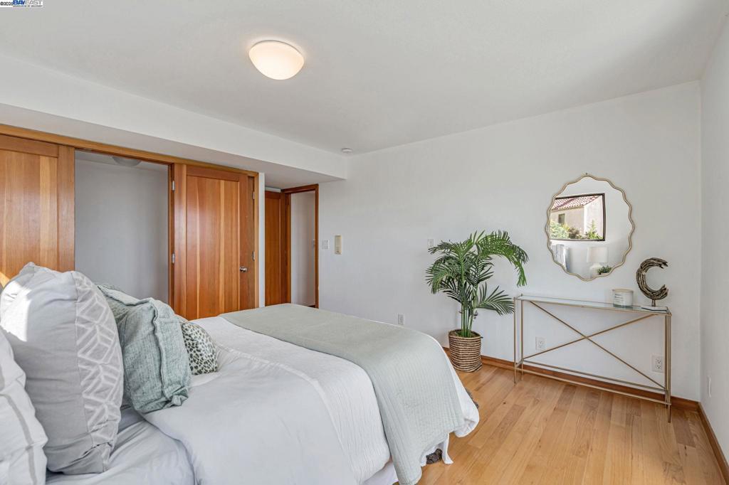 CLAREMONT HILLS - Residential