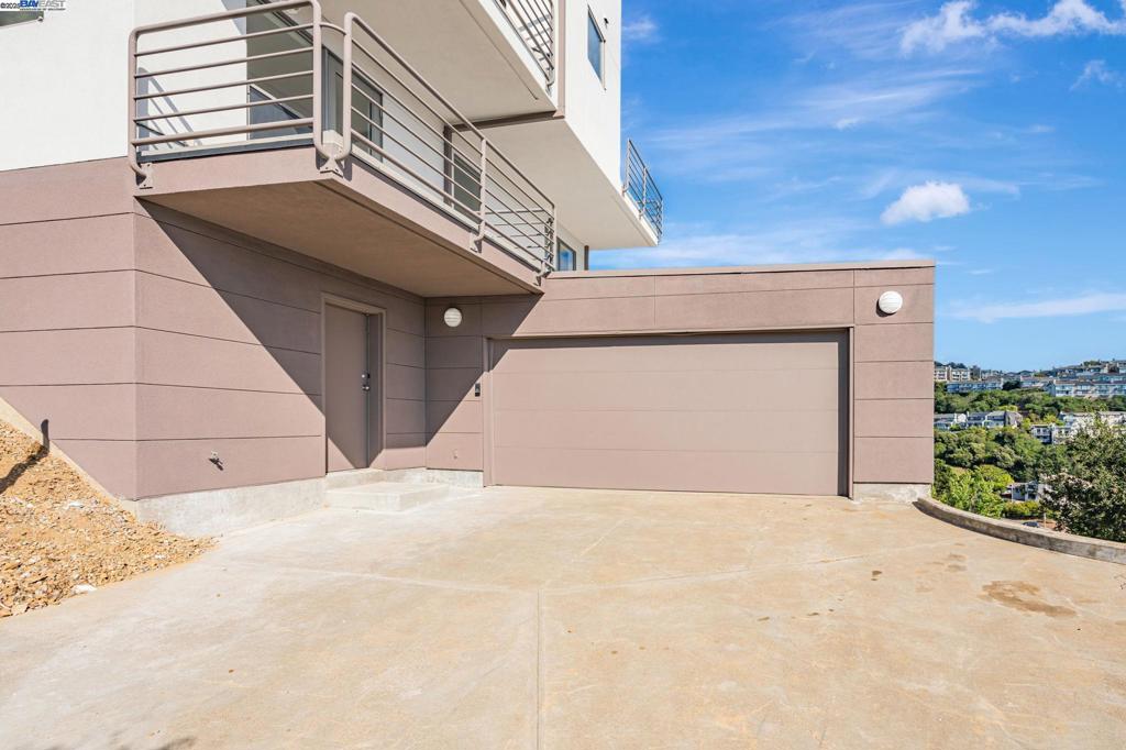 CLAREMONT HILLS - Residential