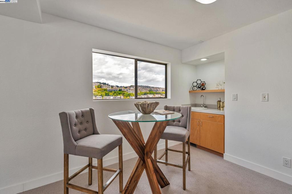 CLAREMONT HILLS - Residential