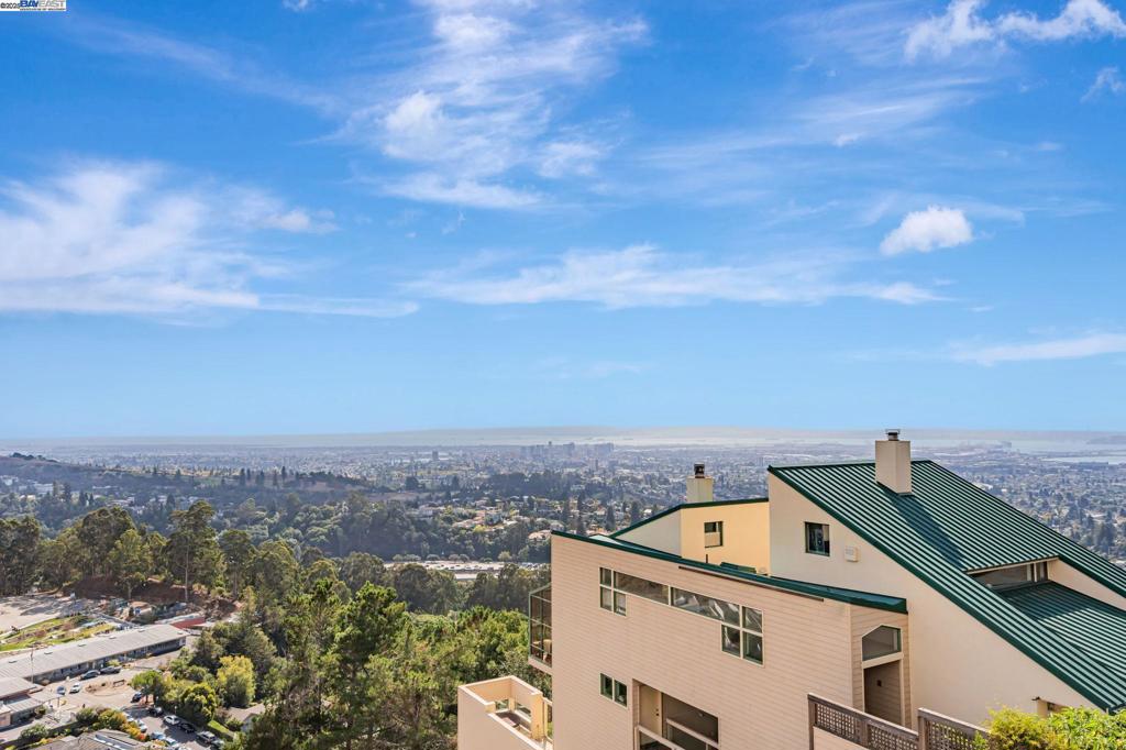 CLAREMONT HILLS - Residential