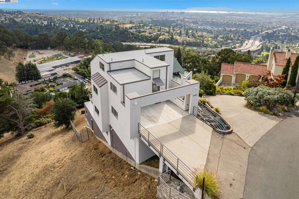 CLAREMONT HILLS - Residential