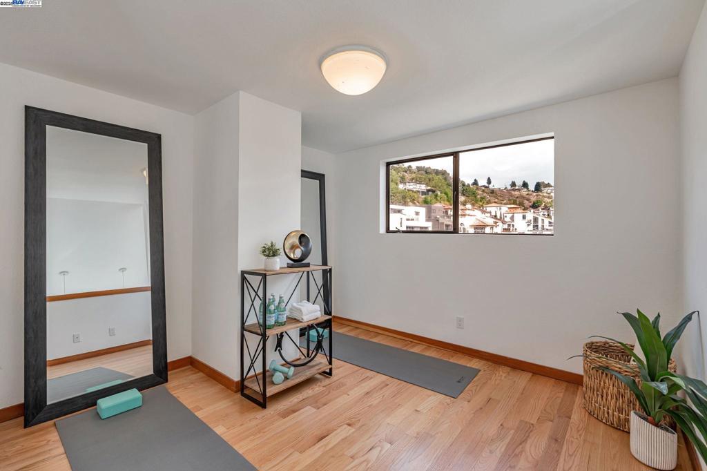 CLAREMONT HILLS - Residential