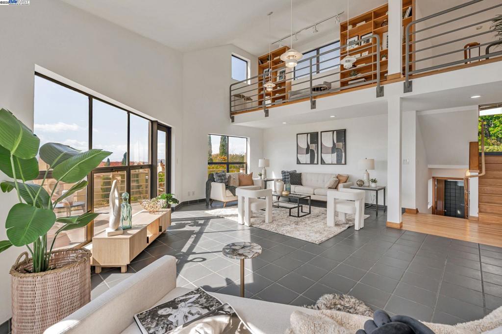 CLAREMONT HILLS - Residential
