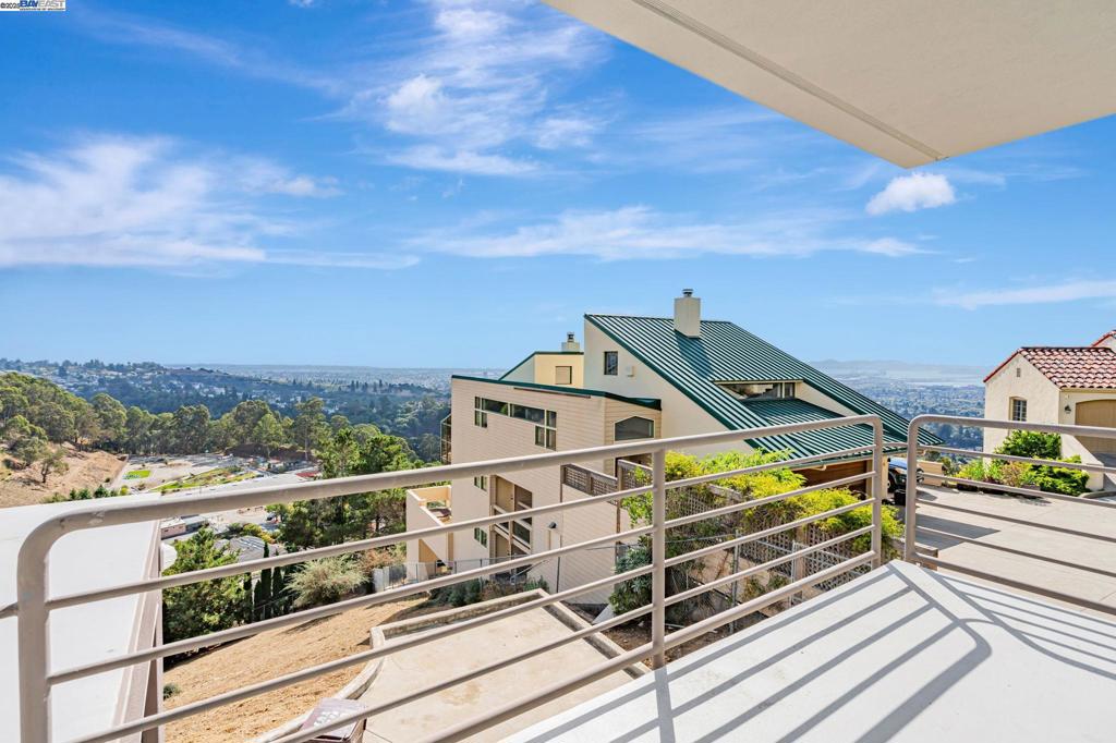 CLAREMONT HILLS - Residential
