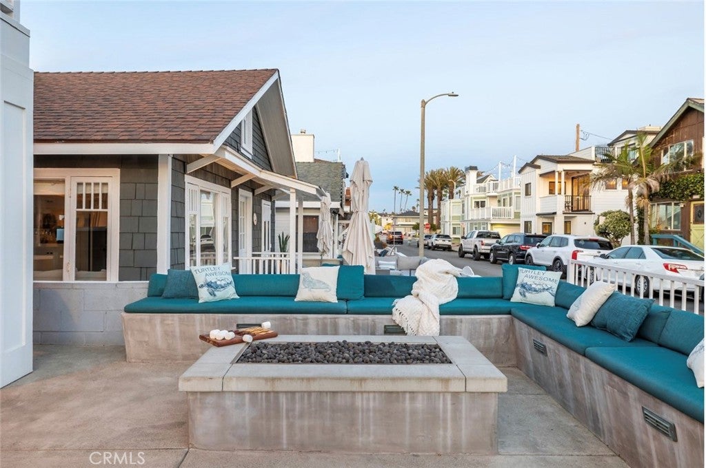 Photo of 111 38th ST, Newport Beach, CA 92663 (MLS # PW26233559)