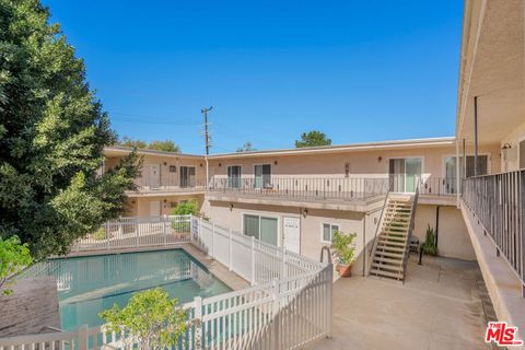 Photo of 7000 Etiwanda Avenue, Reseda, CA 91335 (MLS # 26656763)
