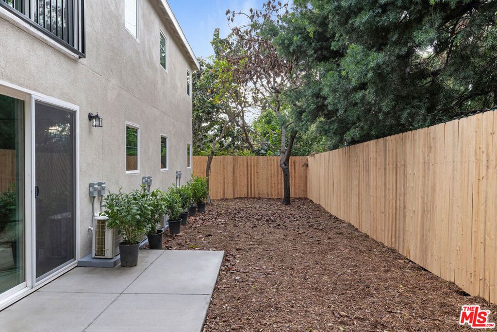 Photo of 1191 Crenshaw Boulevard, Los Angeles, CA 90019 (MLS # 26670699)