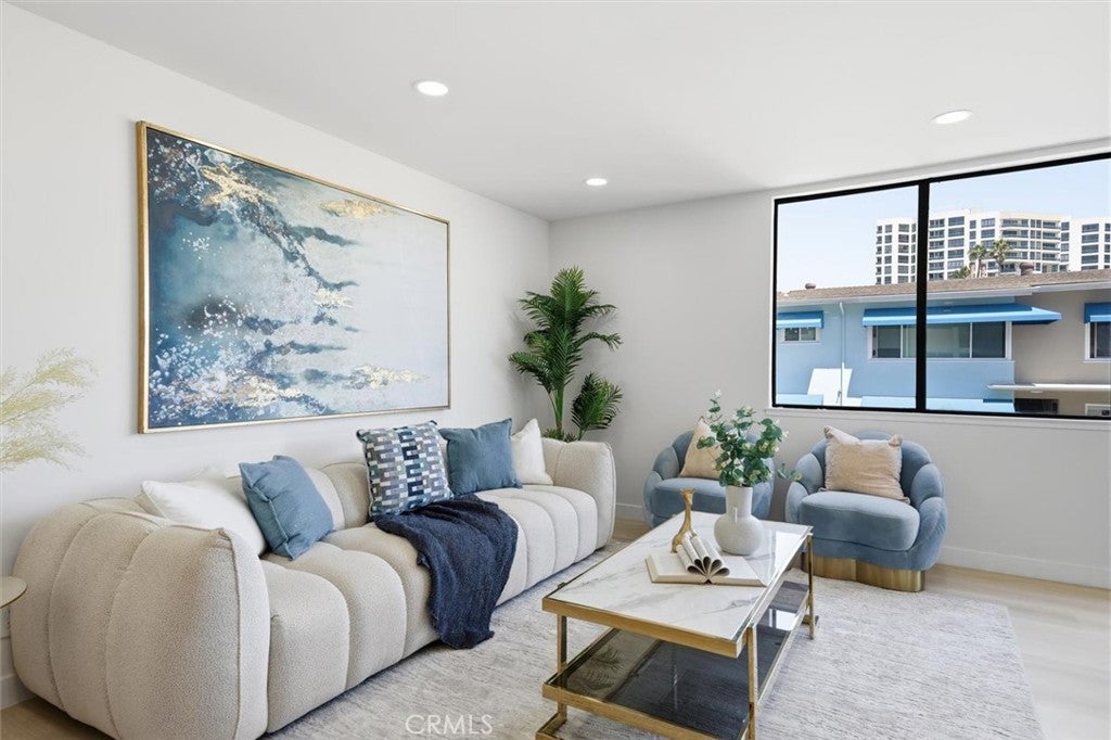 1140 E Ocean Boulevard 109
