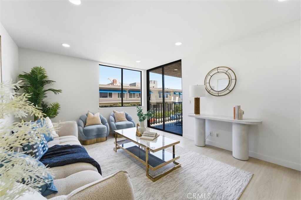 1140 E Ocean Boulevard 109