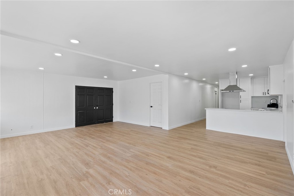 9080 Bloomfield Avenue