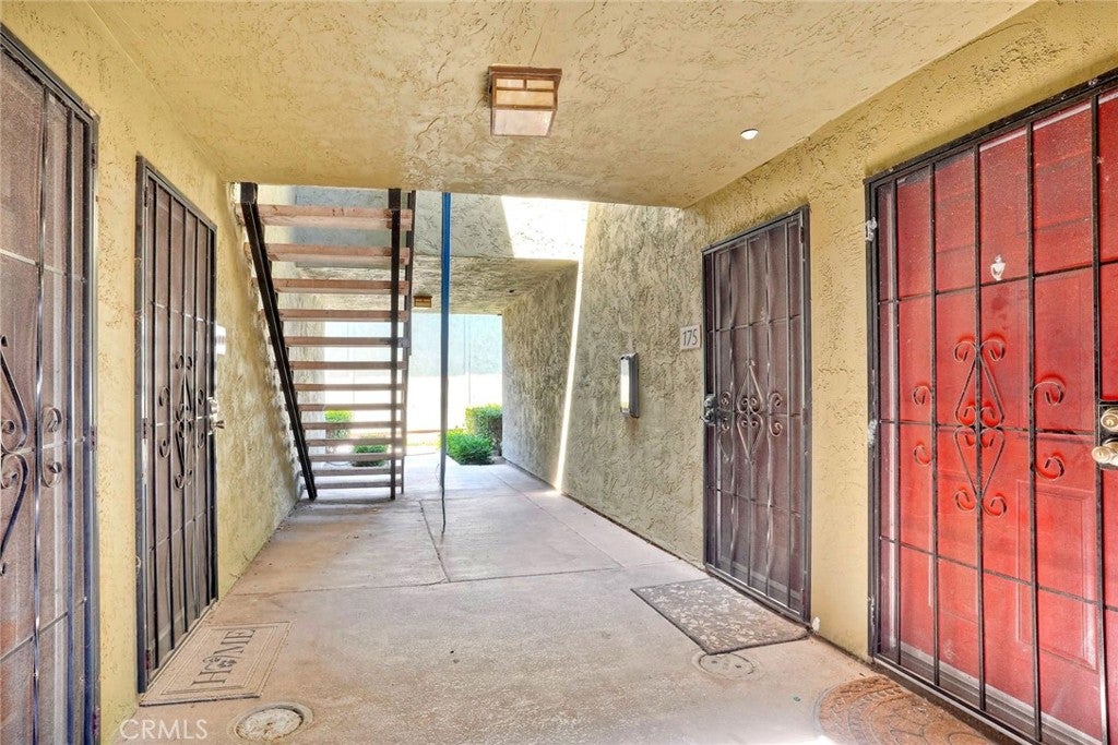615 Fredricks 175