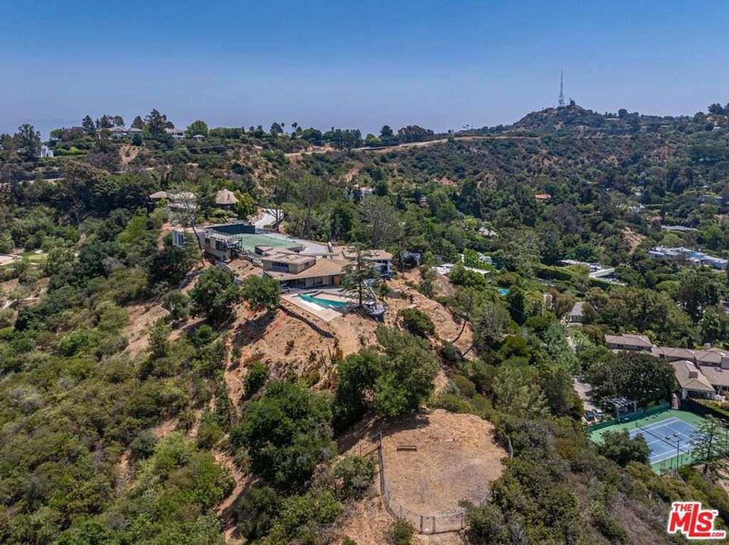 Photo of 2859 Coldwater Canyon Drive, Beverly Hills, CA 90210 (MLS # 25590647)