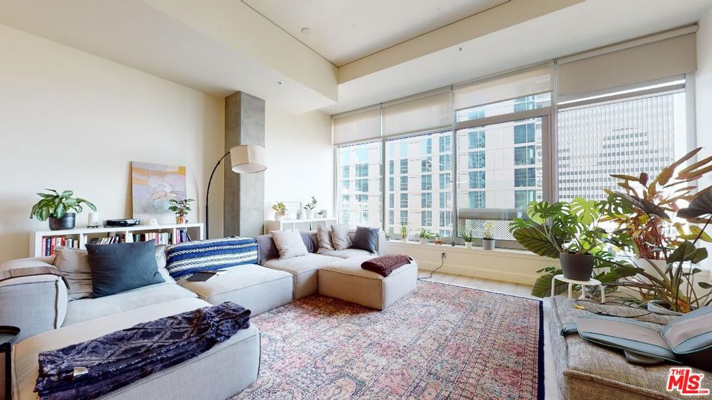 Exceptional 1 bedroom condo for lease in Evo, South Park's premier residence. Bright plan with daytime sunlight. Beautiful brand new hardwood floors, top-of-the-line stainless steel kitchen appliances, gorgeous Caesar stone countertops in the kitchen and bathrooms, and washer/dryer inside. Evo has hotel-like amenities incl. fitness room, clubhouse/residence lounge on the 24th floor, and 6th-floor outdoor terrace with pool, spa, sundeck, BBQ, and lounge area with a full kitchen and flat-screen TVs. No pets! Rent incl. assigned parking space in building subterranean garage. Neighborhood amenities include Pine and Crane, Orange Theory Fitness, South Park Grocery & Pharmacy, Cow Cafe, Prank Bar, Sonoritas... and moments from upcoming Oceanwide Plaza & Park Hyatt Hotel, Crypto.com Arena (formerly Staples Ctr), LA Live, Ritz-Carlton, Regal Movie Theaters, Ralph's, Bottega Louie, Whole Foods, Trader Joes & USC Village, and the various Downtown and hotspots within a short distance. AGENTS SEE PRIVATE & SHOWING REMARKS!
