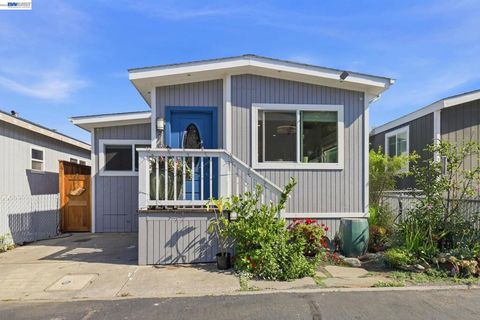 Photo of 1530 Armstrong AVE, Novato, CA 94945 (MLS # 41133518)