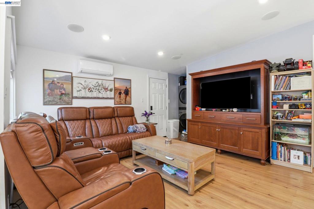 1530 Armstrong