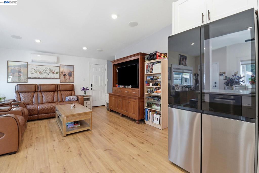 1530 Armstrong