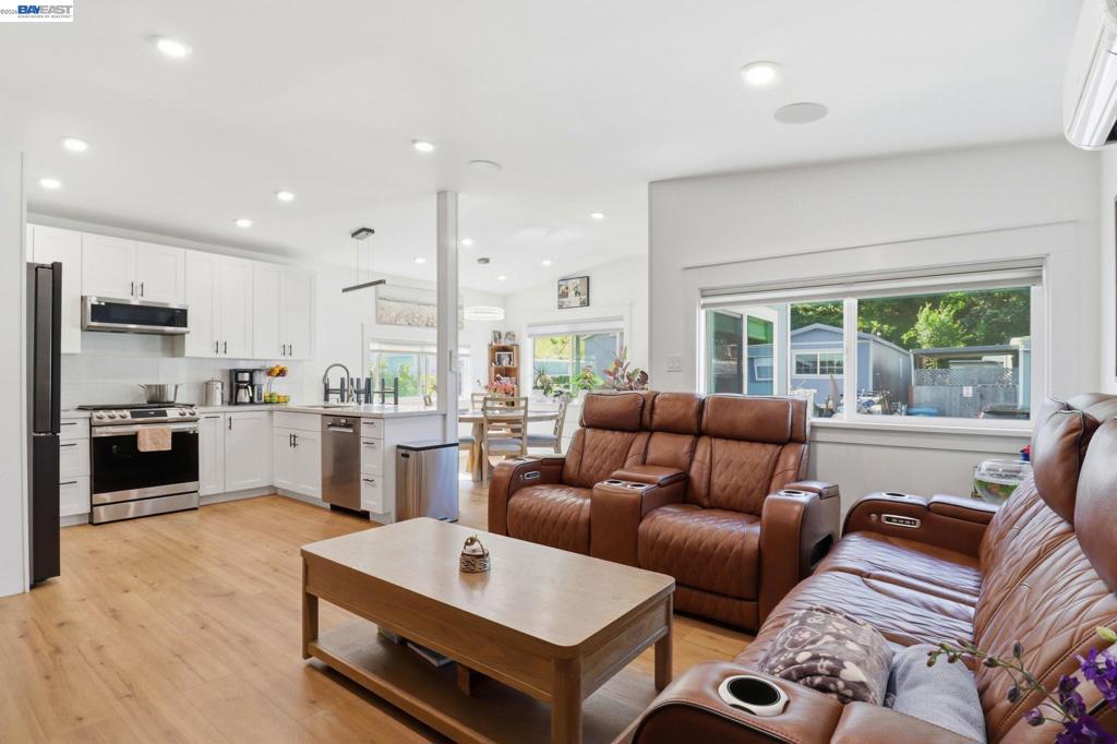 1530 Armstrong