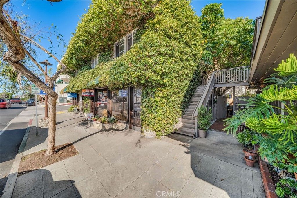 Photo of 31658 Coast Highway, Laguna Beach, CA 92651 (MLS # OC26026203)