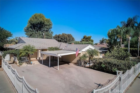 Photo of 6515 Baird Avenue, Reseda, CA 91335 (MLS # SR26210080)