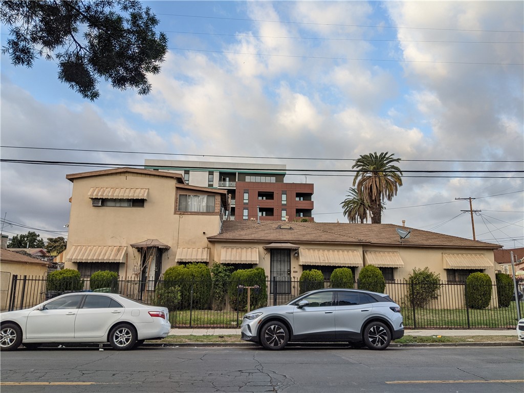 Remodeled two-bedroom apartment conveniently located in Koreatown, just one block south of Olympic Blvd. Features new wood flooring throughout, along with a remodeled kitchen and bathroom. Includes a newer range/oven and refrigerator. Water is included. Enjoy an enclosed front yard and a back patio off the kitchen. Gated building with one parking space inside the gate. Prime location—close to shopping, entertainment, and public transportation.