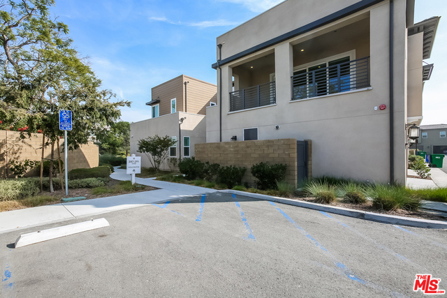 This Irvine two-story offers a deck, a loft, hardwood flooring, a tankless water heater, a kitchen island, granite kitchen countertops, a master bath step-in shower, a master bedroom walk-in closet, and a two-car garage.