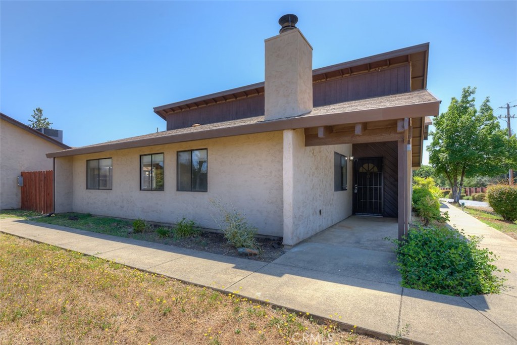 Welcome to this charming 2-bedroom, 2-bathroom townhouse located in the peaceful Heritage Estates community, right down the road from beautiful Lake Oroville. Nestled in the back part of the neighborhood, this home offers ultimate privacy. Step inside to an inviting, open floor plan with a spacious living room featuring brand new carpet and a stunning rock fireplace, perfect for cozy evenings. The living room connects to the kitchen and dining area which boasts a brand-new oven/range and hood. From the dining area, step out through the slider to your own private patio area. Both bedrooms feature new carpet as well and there is new laminate flooring in the hallways. The primary bathroom offers dual sinks for added convenience. Plus, there is a large attached 2-car garage with an electric opener for added storage or to park inside out of the weather. Don't miss this opportunity to make this lovely townhouse, in a great community your new home!