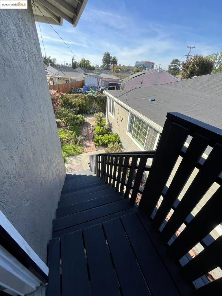 EAST OAKLAND - Residential Income