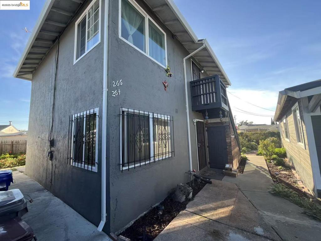 EAST OAKLAND - Residential Income