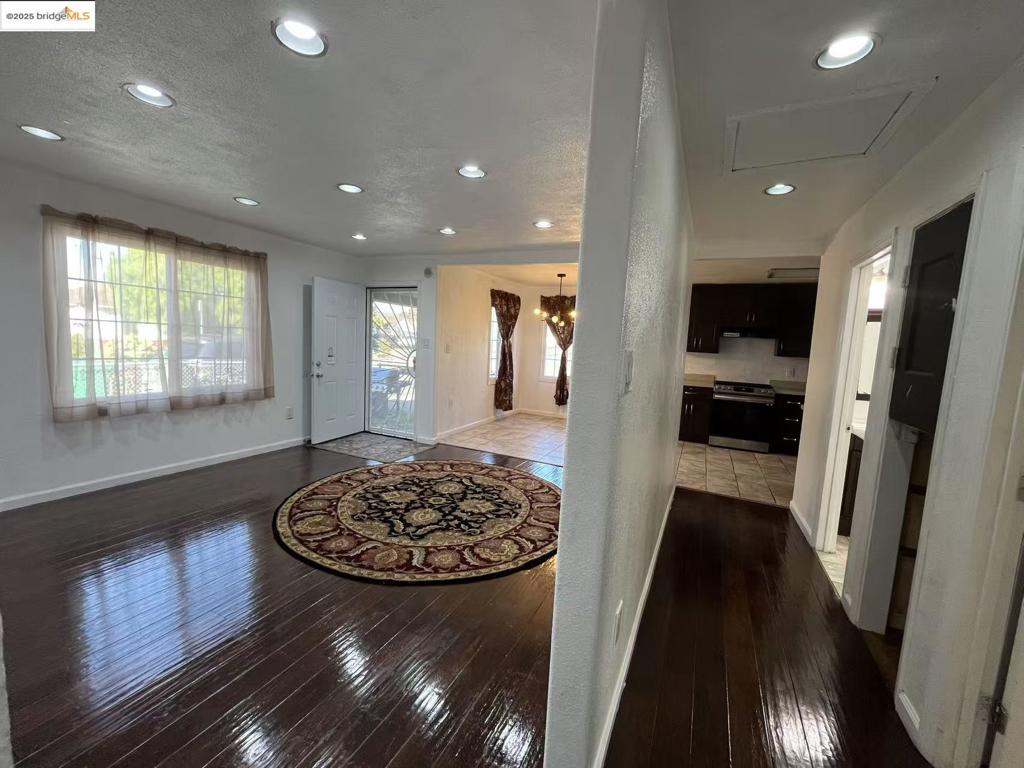 EAST OAKLAND - Residential Income