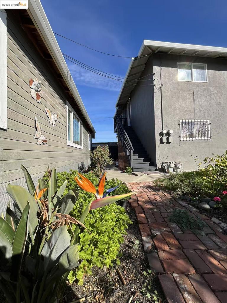 EAST OAKLAND - Residential Income
