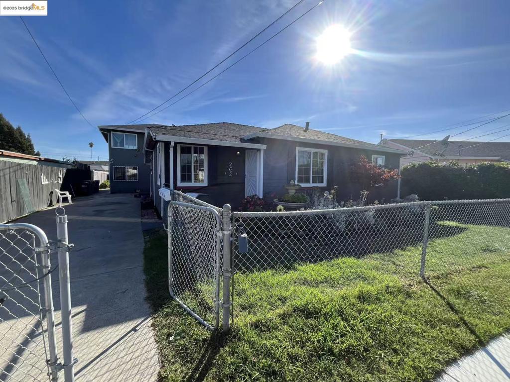 EAST OAKLAND - Residential Income