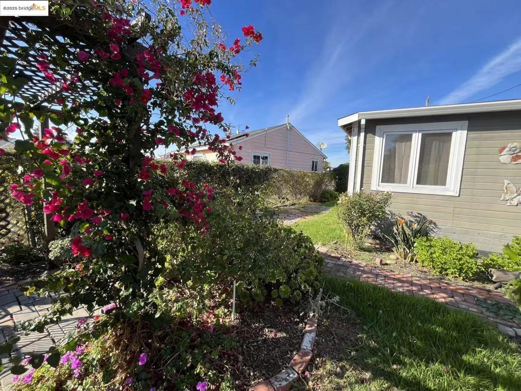 EAST OAKLAND - Residential Income