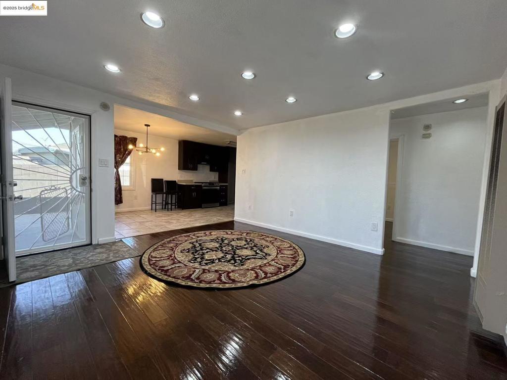 EAST OAKLAND - Residential Income