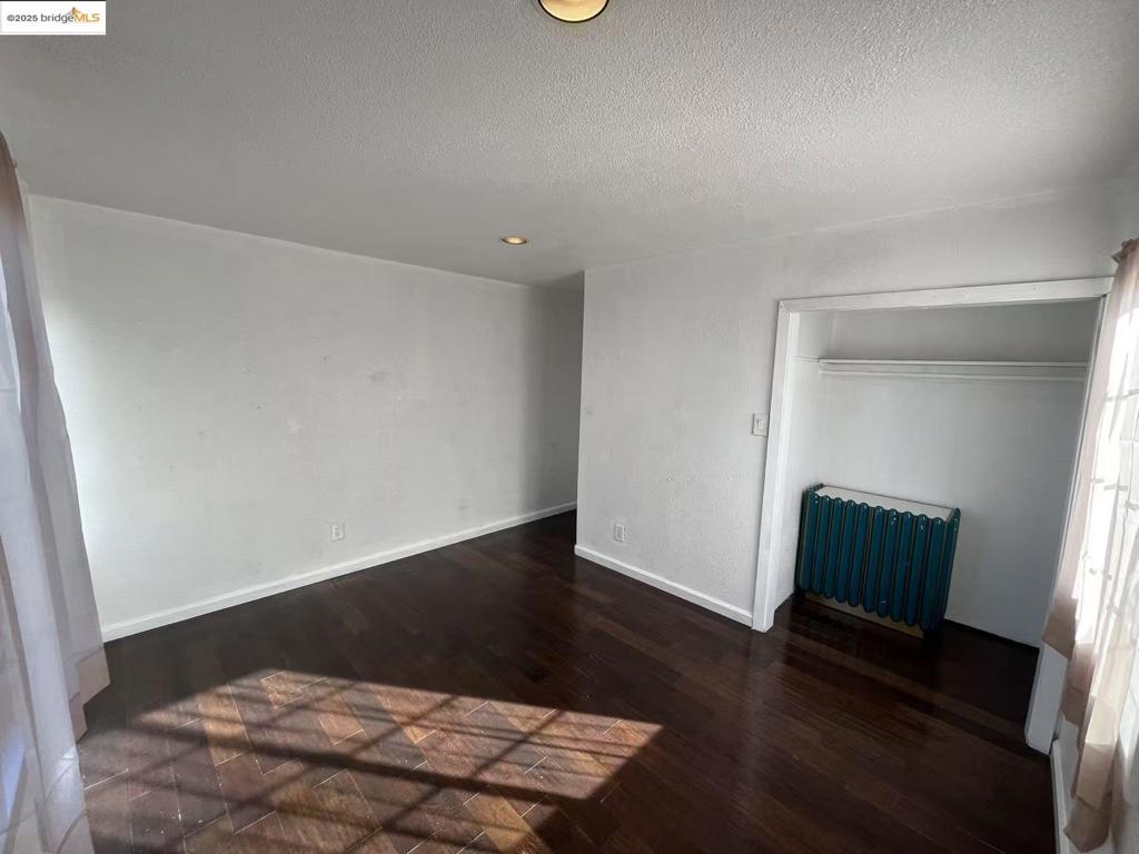 EAST OAKLAND - Residential Income