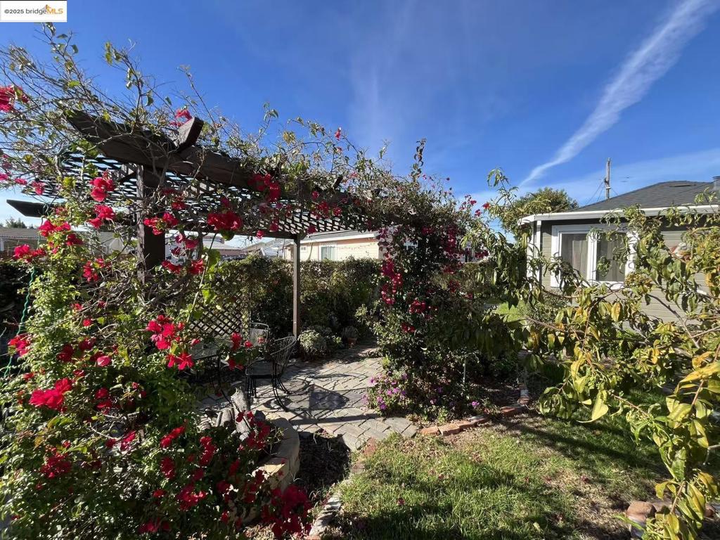 EAST OAKLAND - Residential Income